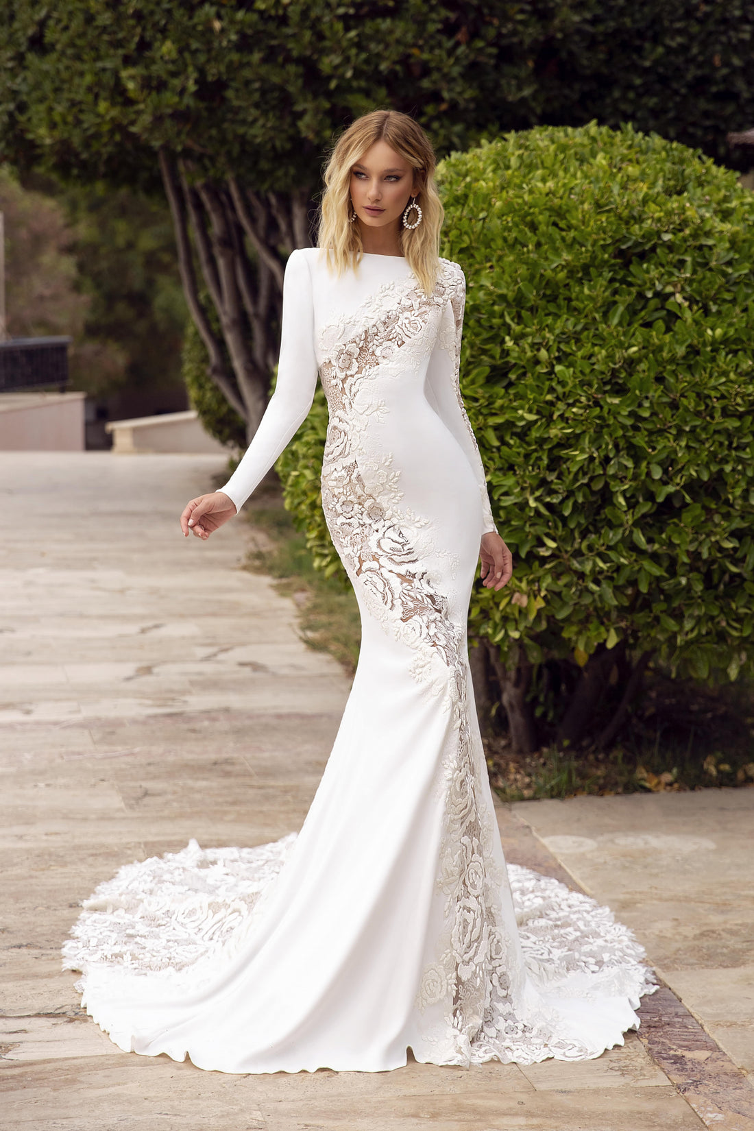 High-neck Wedding Dresses — Great Choice for a Stylish Look