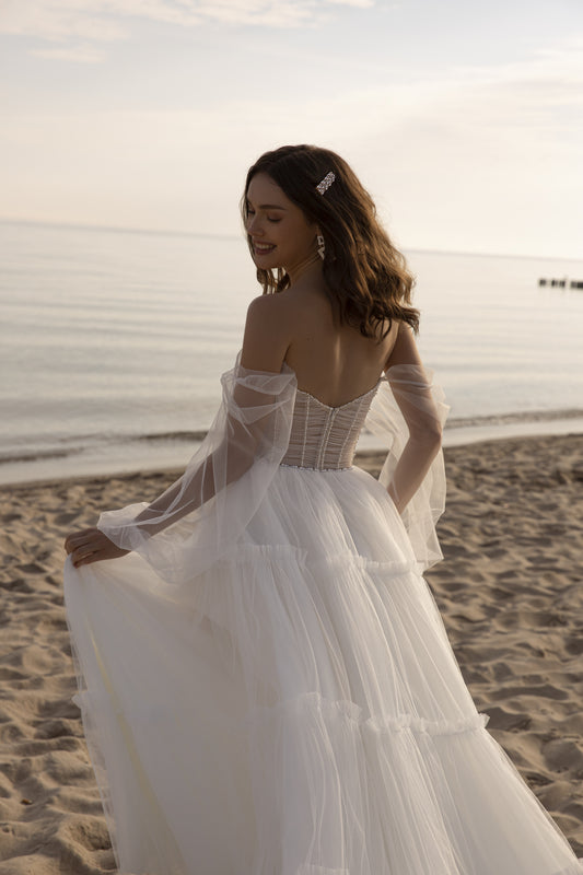 Backless Wedding Dress – a Romantic and Sensual Look
