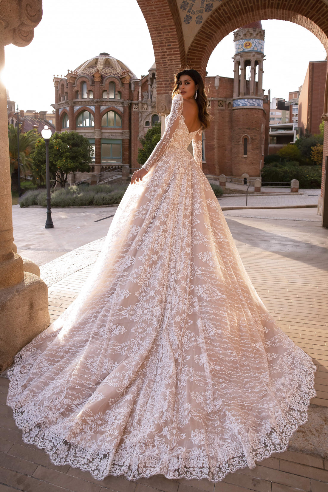 Guipure Lace Wedding Dresses – Romantic Mood and Inspiration