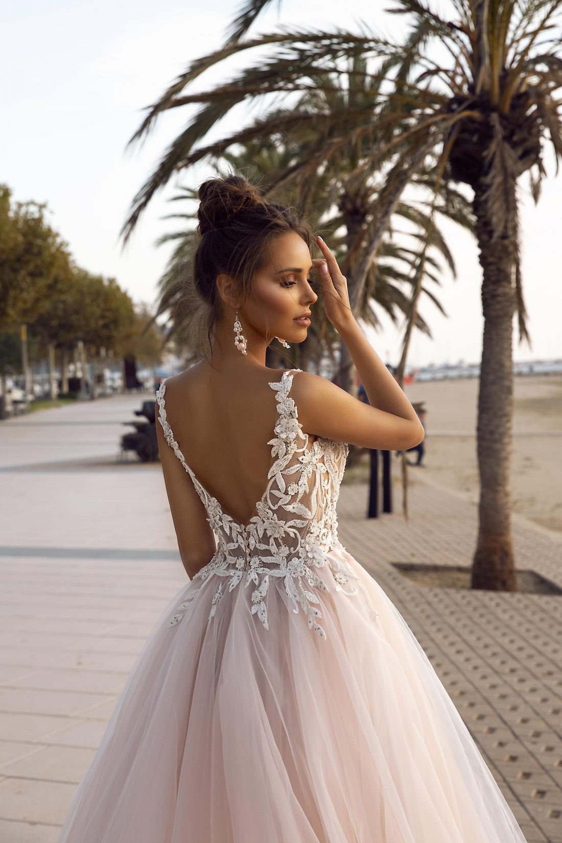 Grecian Style Wedding Dress — a Sophisticated Silhouette, an Elegant Lightness of Look