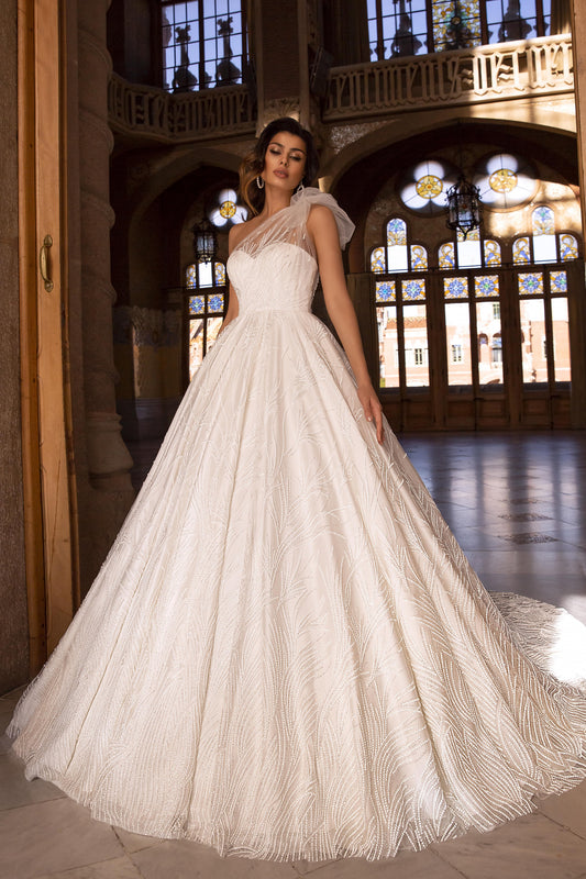 Empire Waist Wedding Dresses — Elegant Silhouette for a Bride with a Bump